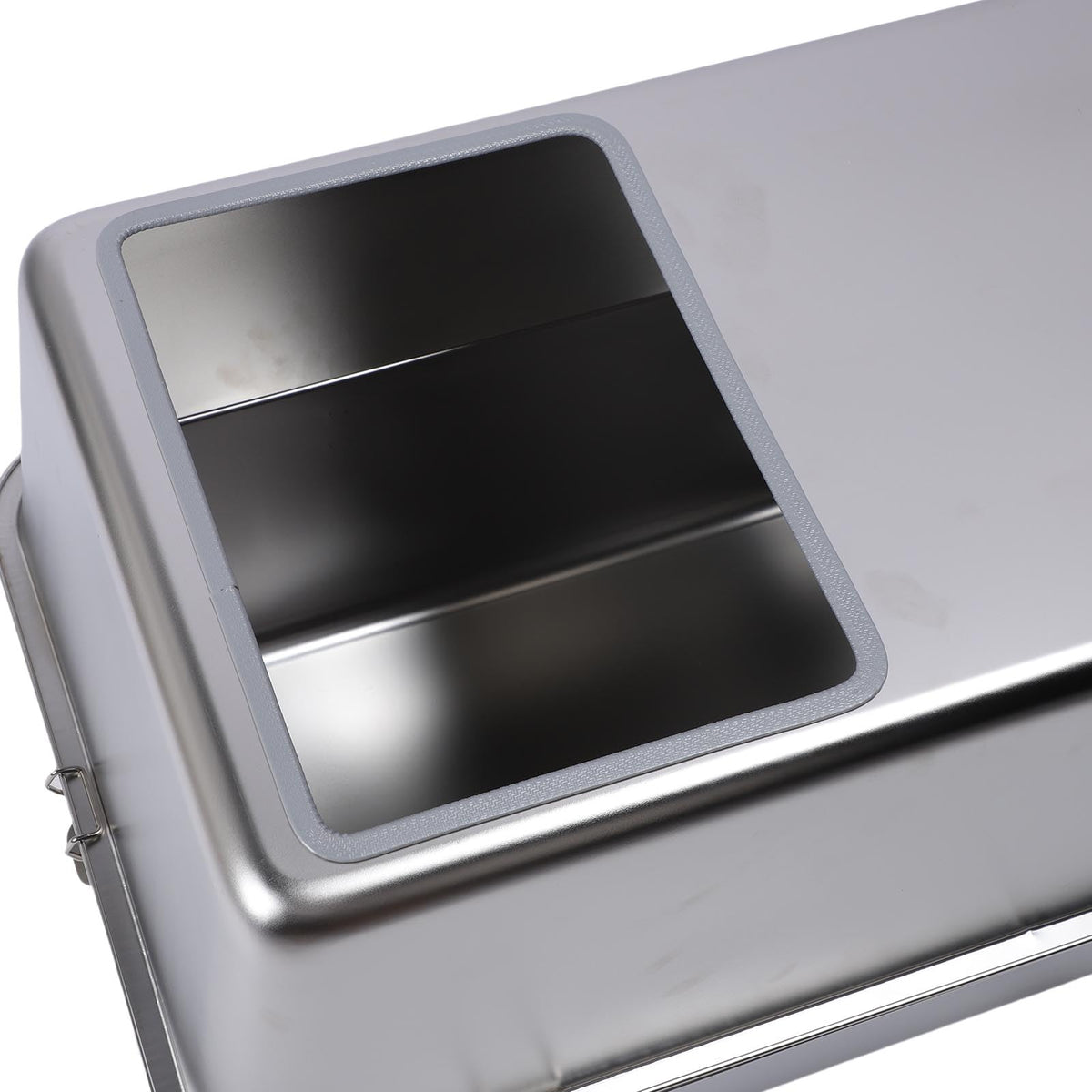 Enclosed Stainless Steel Top Entry Cat Litter Box with Scoop M72275