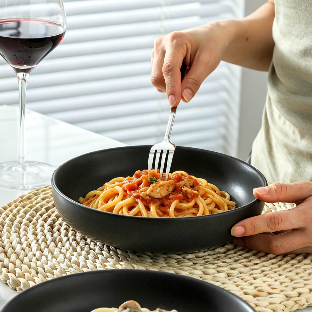 34 oz Stoneware Pasta Bowls Set of 4, Matte Black M5138