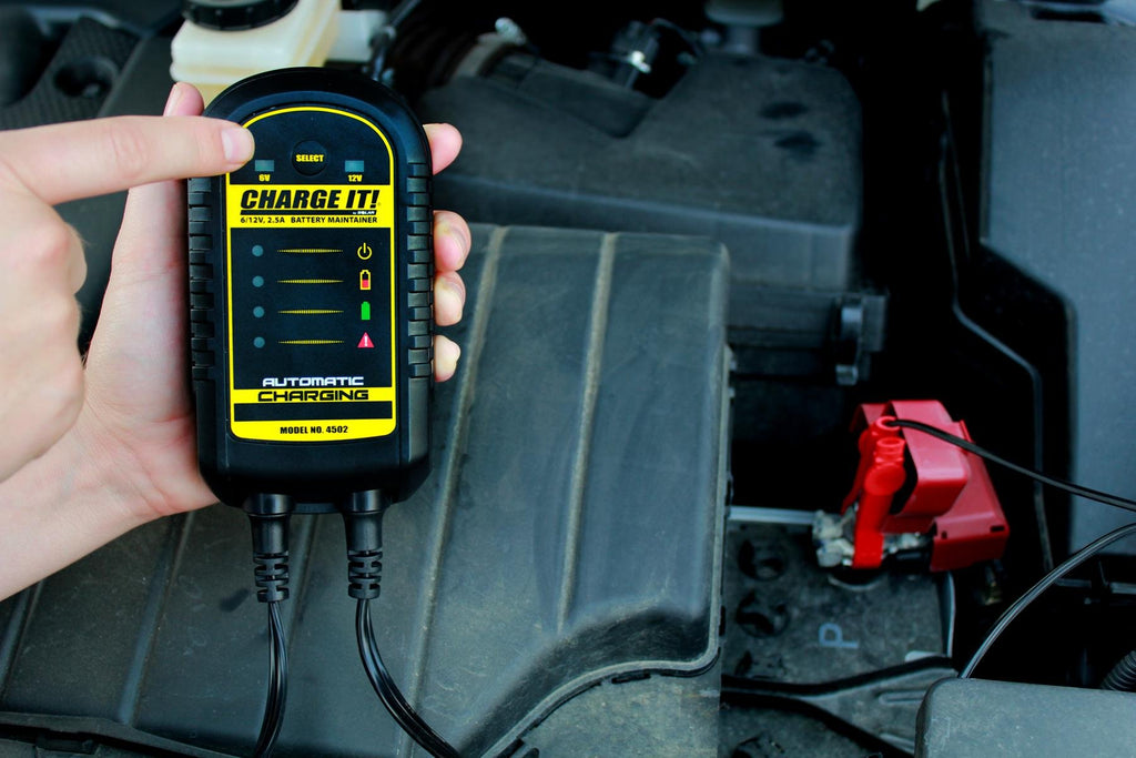 1700 Peak Amp 12 Volt Jump Starter and 2.5 Amp Battery Maintainer T207